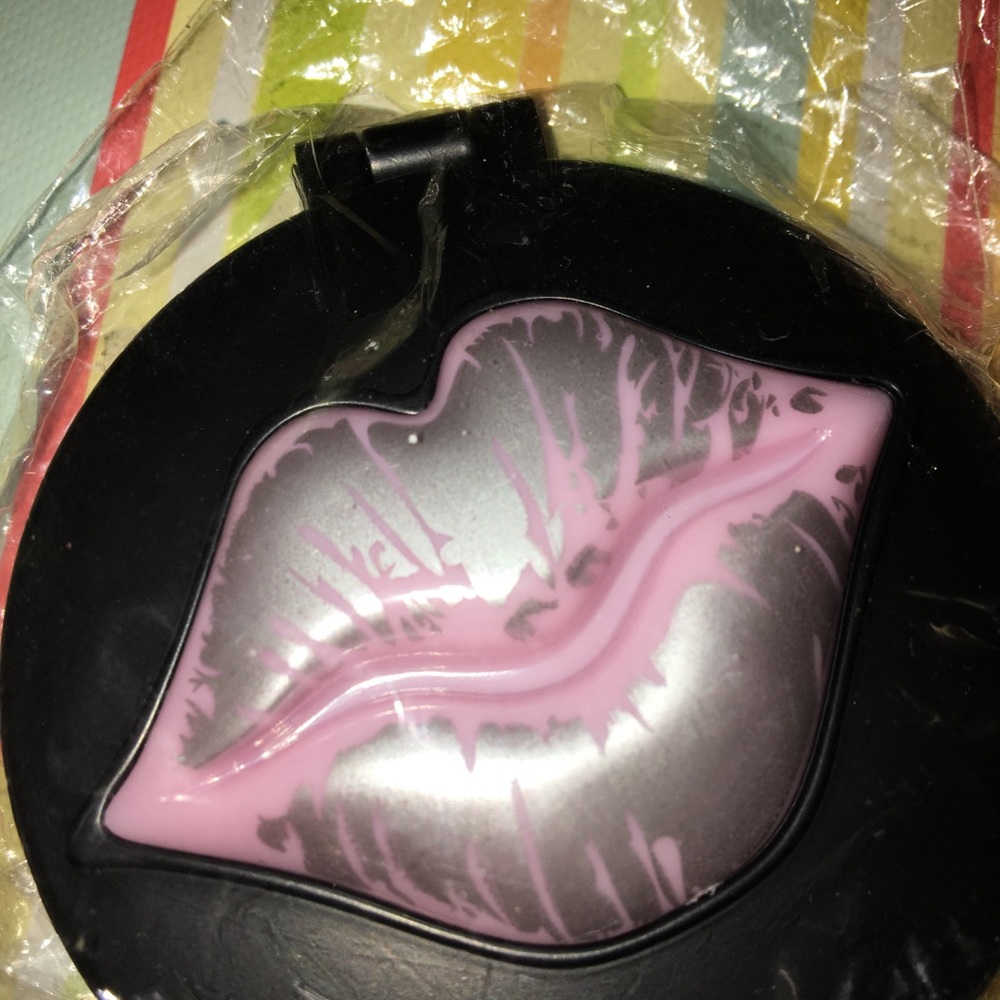 Cosmetic Lips mirror